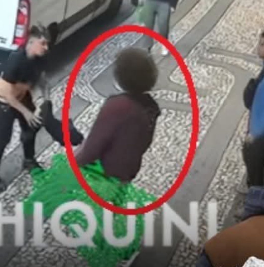 Politiquei_Br's tweet photo. 🚨REVIRAVOLTA | Vídeo inédito mostra que Renato Freitas e seu assessor espancaram o manobrista após um breve desentendimento de trânsito. 

As imagens, que são fortes, mostram o deputado e seu assessor correndo em direção ao trabalhador e agredindo-o de maneira covarde. https://t.co/NURuiVEFV5