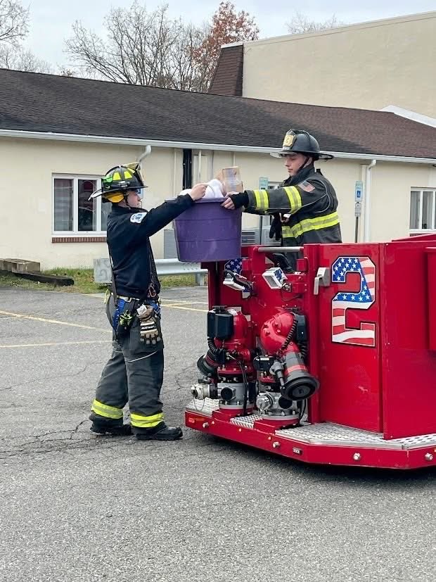 MTSD_DPedroza's tweet photo. Gifted and talented students in grades 4 and 5 from all three Manchester Township elementary schools took on the 100 foot Egg Drop Challenge at the Manchester Firehouse. Their creative designs were put to the test with help from local firefighters. @MTSDnews @MTSDSupervisor https://t.co/VrLHEJXHPV