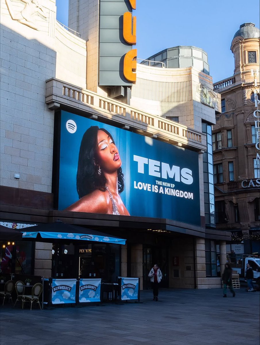 afrocultur's tweet image. Tems’(@temsbaby) new EP “Love Is A Kingdom” on billboards around the round.🌏
Global superstar!😍💛