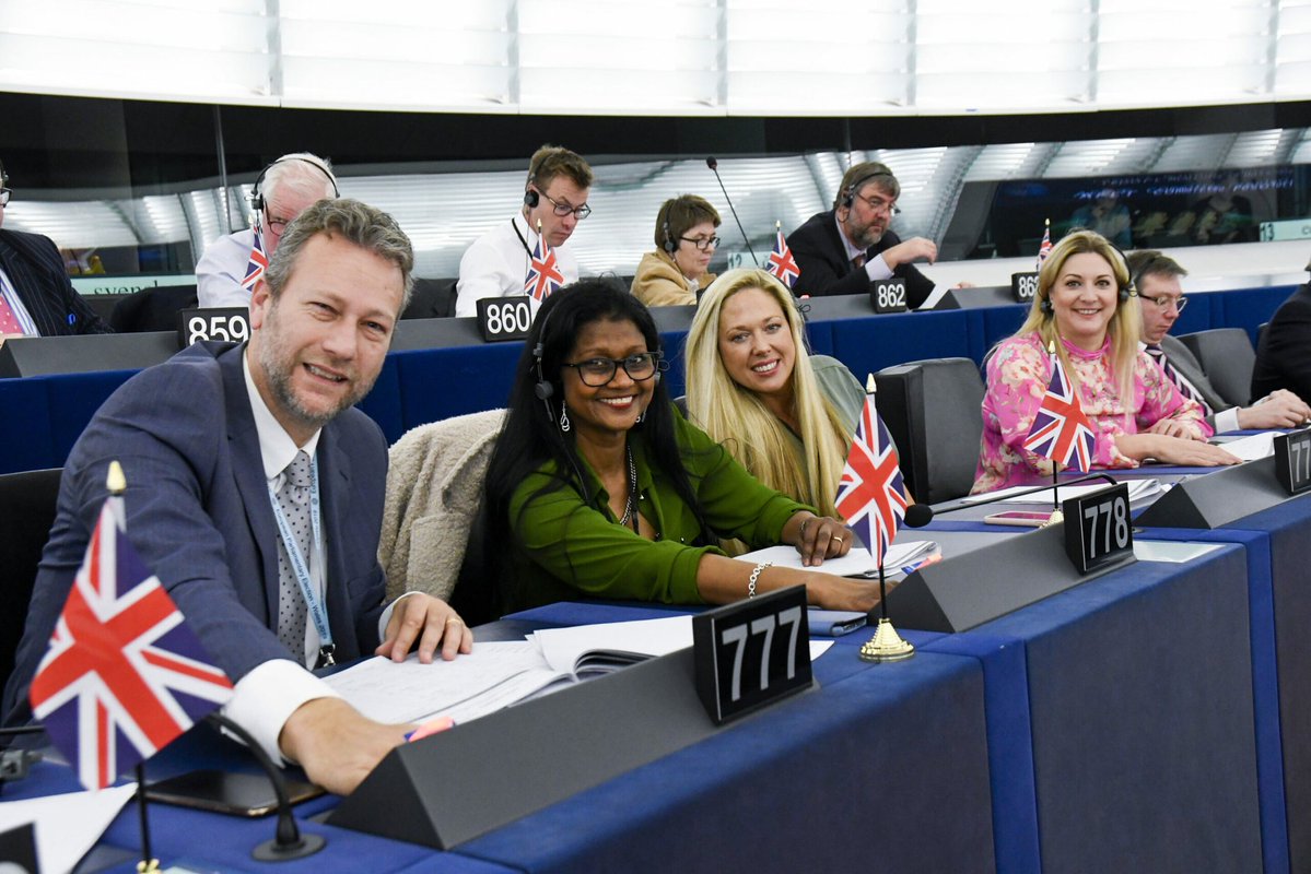 welshroots's tweet image. Alex Phillips @ThatAlexWoman  TalkTV  was Nathan Gills  his media  advisor  when they were in Ukip and leader in WALES  
It all STINKS !!
She needs to be investigated  big time   🔎 #bbcbriberyandlies