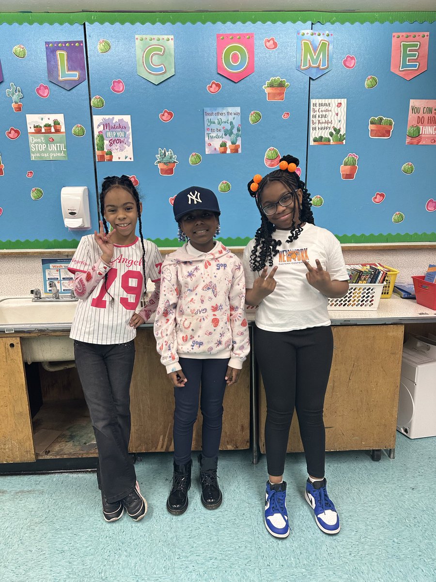 ps_greene's tweet image. Repping our favorite sports teams today! Whose team are you on? #PantherPride #SportsTeams