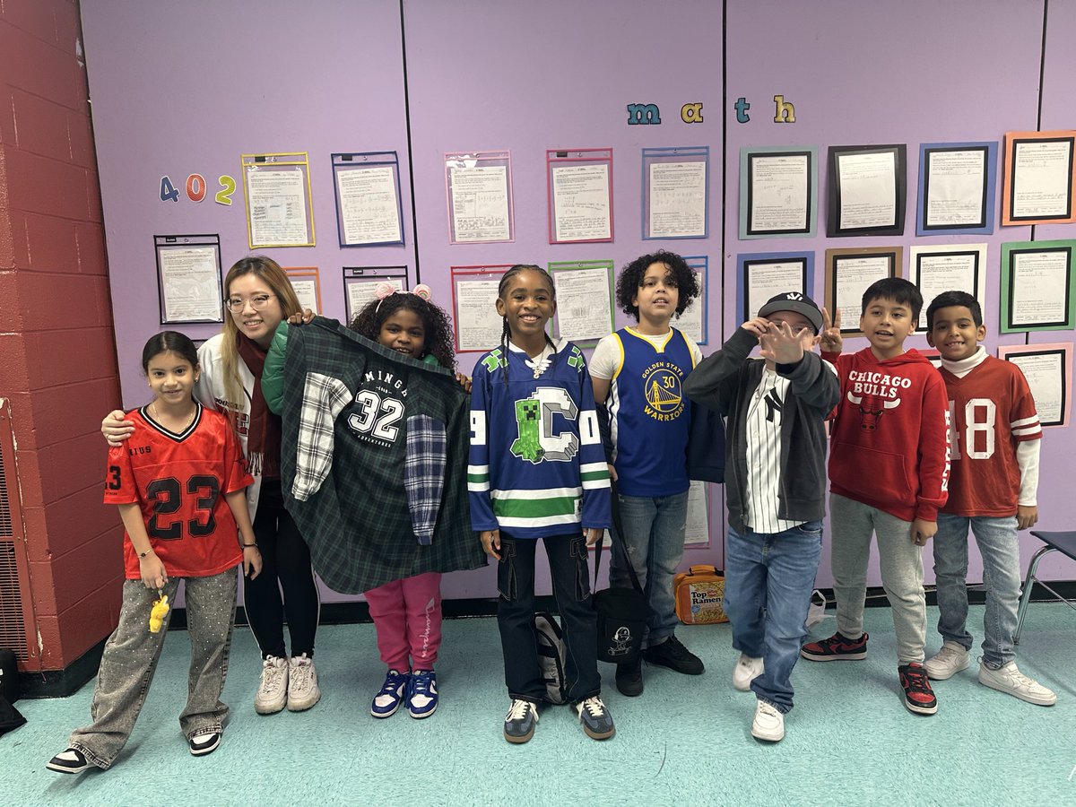 ps_greene's tweet image. Repping our favorite sports teams today! Whose team are you on? #PantherPride #SportsTeams