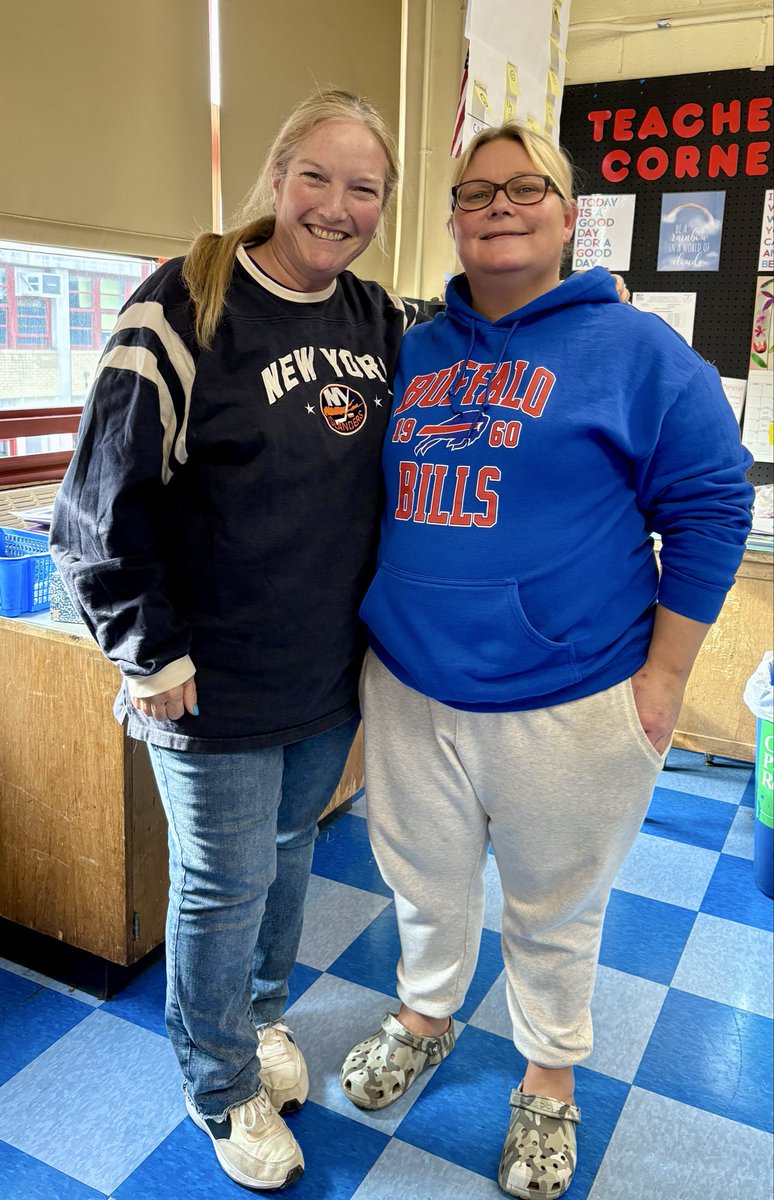 ps_greene's tweet image. Repping our favorite sports teams today! Whose team are you on? #PantherPride #SportsTeams