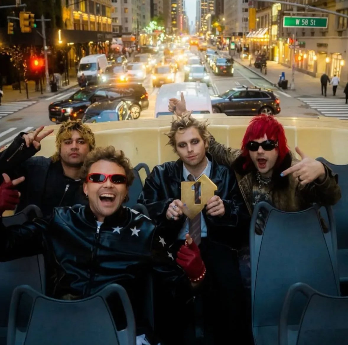 lipring's tweet image. #1 in the UK too, the 4th one. i’m so proud of my band, they deserve all this love and recognition so much 🥹❤️