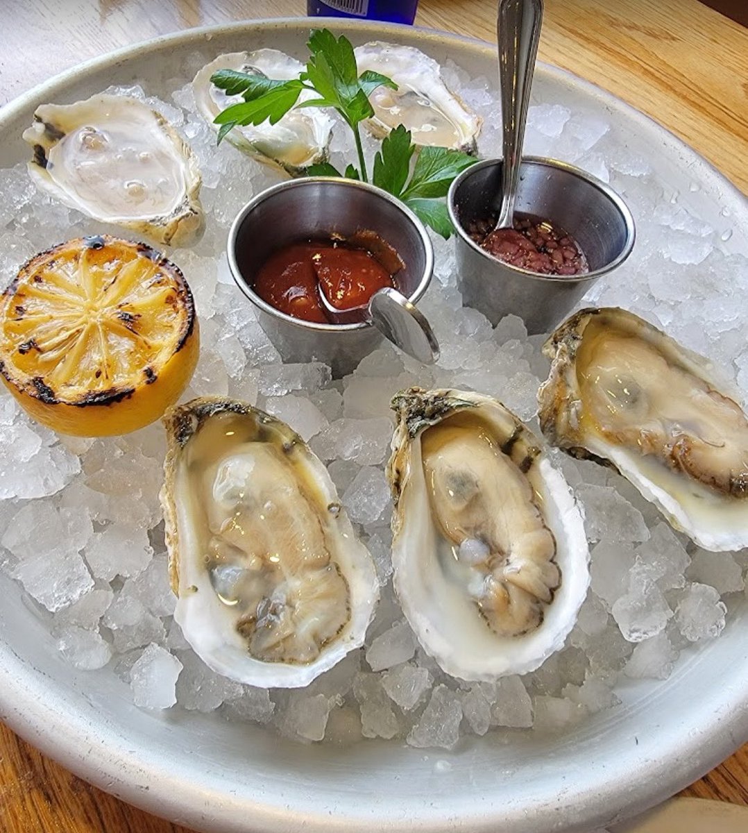 Shuck yes, it’s finally Friday!!! 🦪🔥
Come have one shell of a time with us during Happy Hour ’til 6, followed by a delectable dinner service to kick off your holiday celebrations early. 🎉
See you at Mussel Bar Arlington!