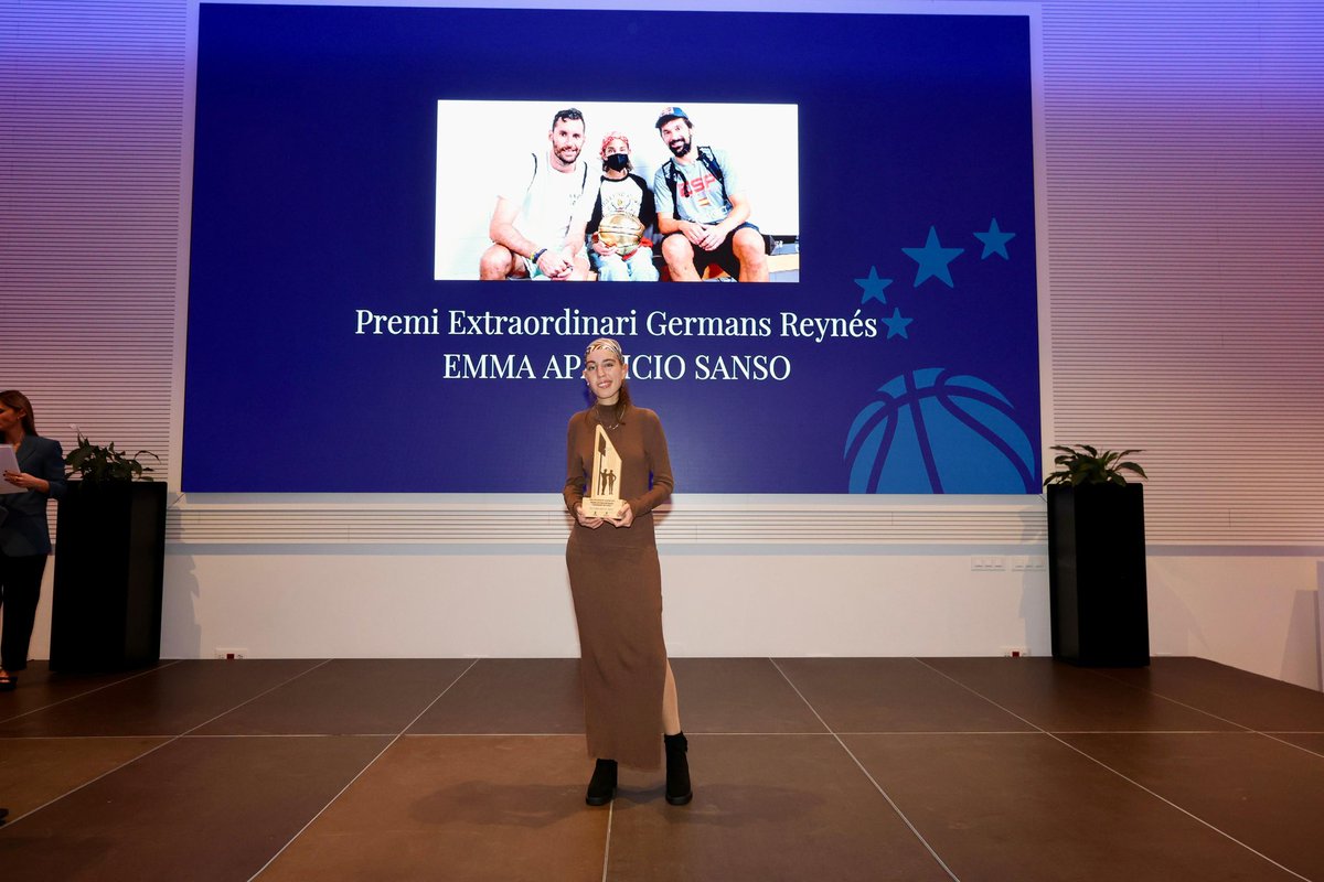 🎖️ El Premi Honorífic Extraordinari “Germans Reynés” és per…

Emma Aparicio!

👏🏻 Es tracta d’un reconeixement a aquelles persones que representen de manera exemplar els valors més profunds del nostre esport

#GalaBàsquetBalear