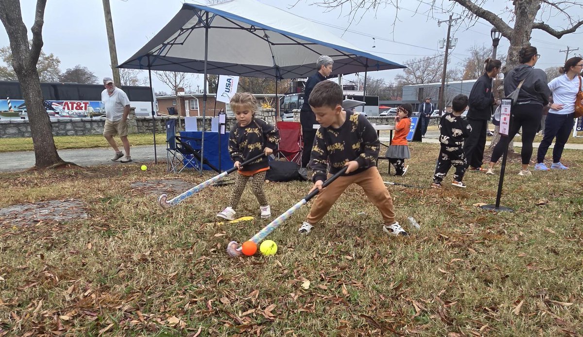 USAFieldHockey's tweet image. Having some fun at the North Carolina State Chapter Fun Zone Skill Challenge!

#FUNFriday #GrowtheGame 🏑