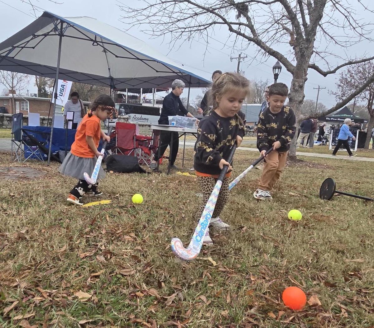 USAFieldHockey's tweet image. Having some fun at the North Carolina State Chapter Fun Zone Skill Challenge!

#FUNFriday #GrowtheGame 🏑