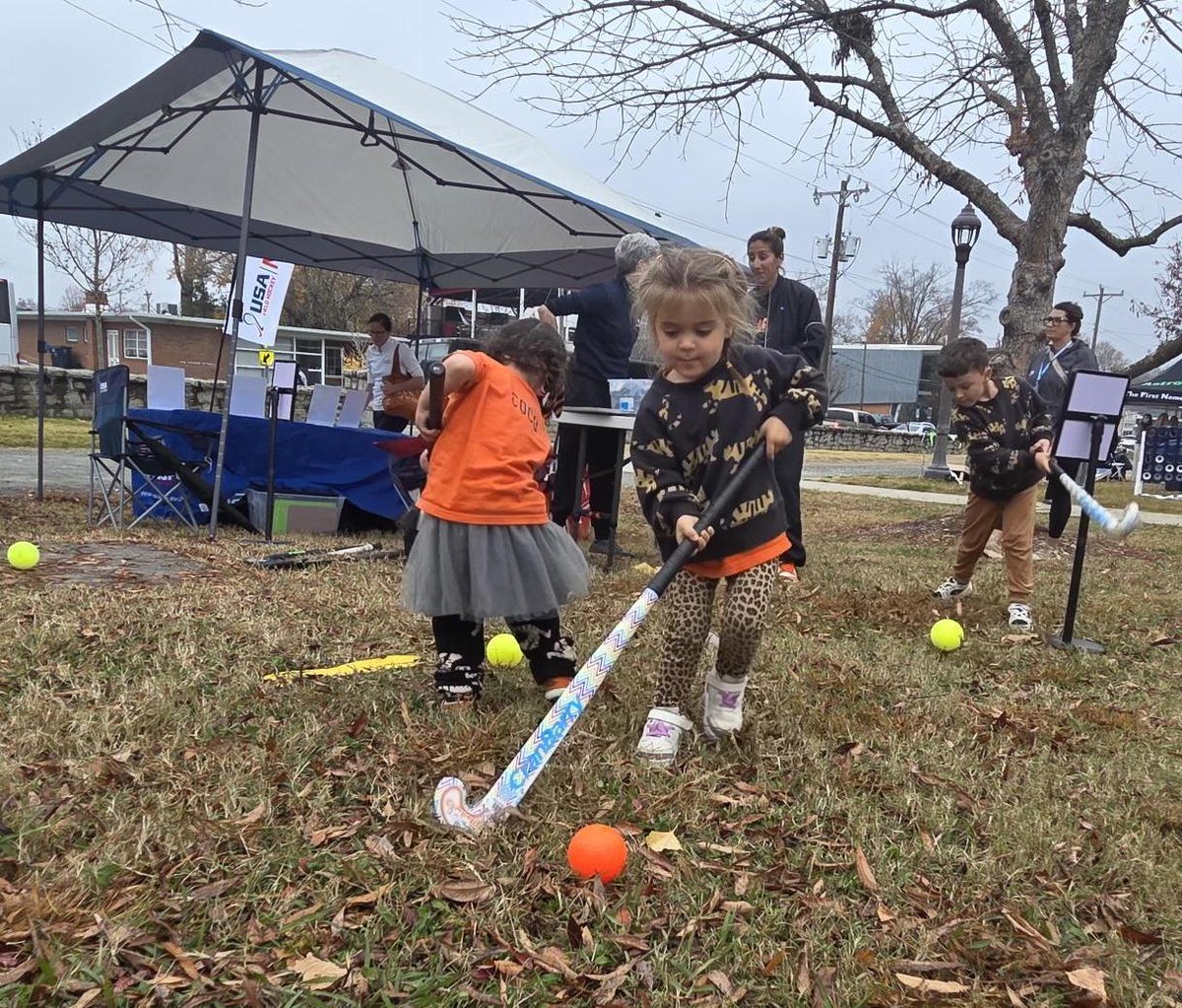 USAFieldHockey's tweet image. Having some fun at the North Carolina State Chapter Fun Zone Skill Challenge!

#FUNFriday #GrowtheGame 🏑