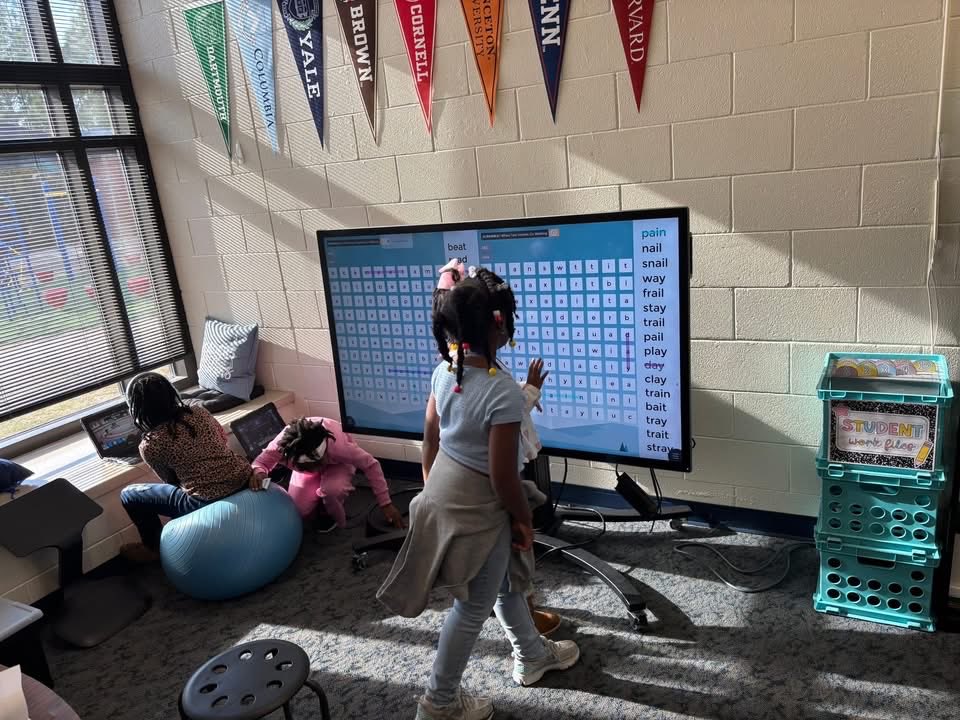 MikkiaJohnson's tweet image. Mrs. Kirby’s class is putting in the work! 💪📚
Our small groups were on fire today—reading, discussing, problem-solving, and lifting each other up every step of the way.
We’re so proud of their focus, teamwork, and determination.
These kids are SOARING!!