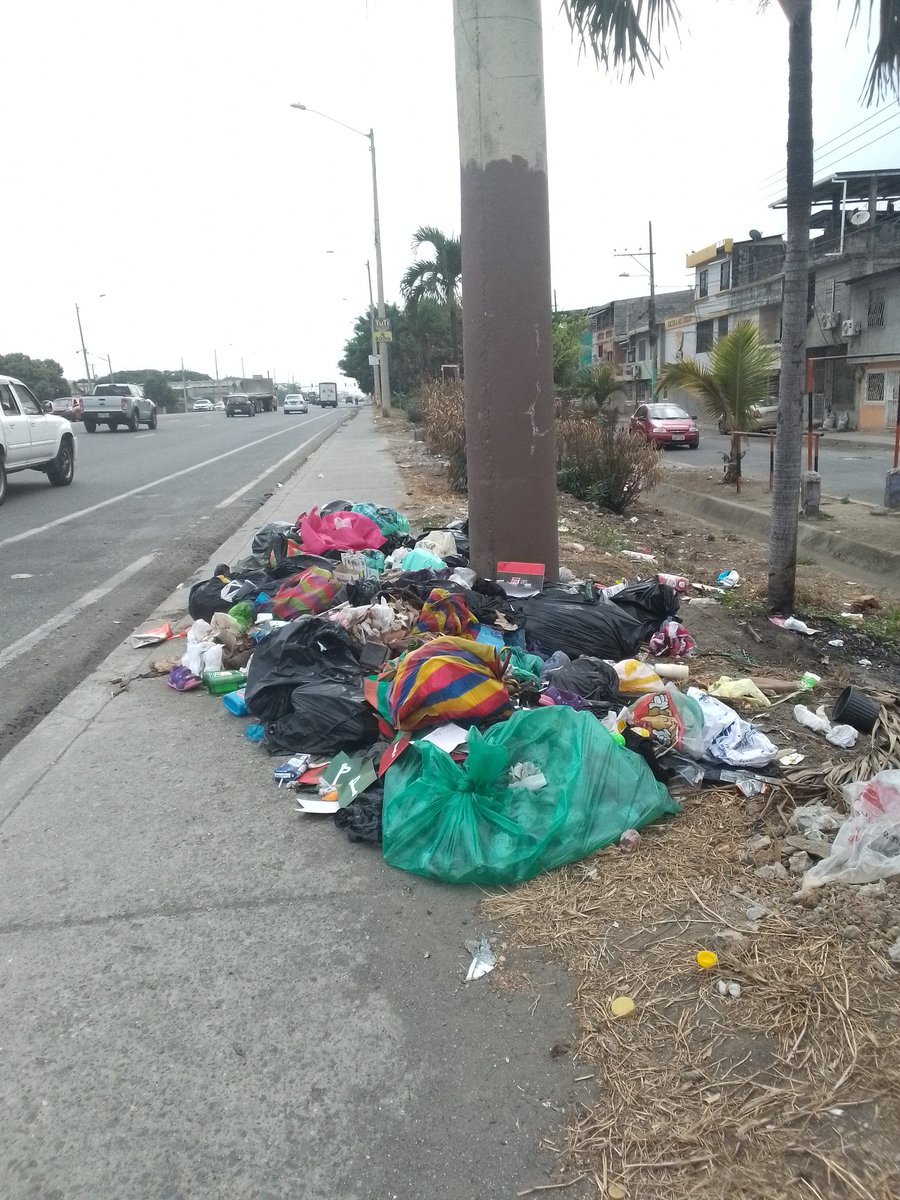 El servicio de recolección de basura en el sector de El Recreo donde está el canal de hormigon  es  pésimo por parte de <a href="/DuranLimpio/">DuranLimpio</a>, la concesionaria del <a href="/GobiernodeDuran/">Gobierno Municipal de Durán</a> <a href="/CHONILLOec/">Luis Chonillo</a> . Retiren ésos desechos.