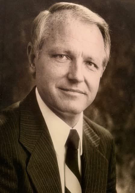 We are sad to share the passing of DESE’s former Commissioner of Education Dr. Arthur Mallory. He served as Commissioner from 1971-1987. During his tenure, he was instrumental in promoting legislation requiring every MO school to offer a Parents as Teachers program. Thank You!