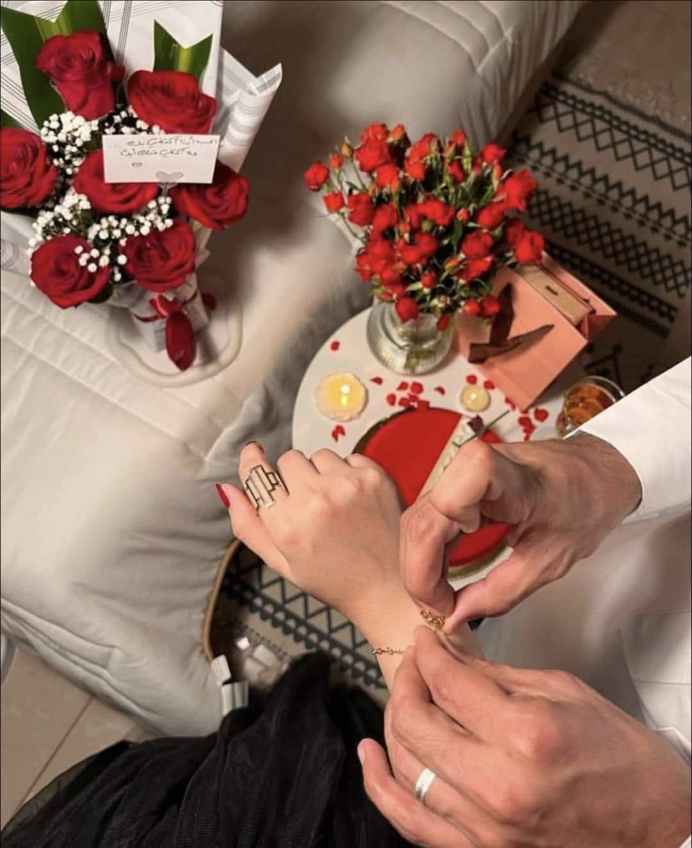 أنيقة هي الحياة برفقة من نحب ...
و رائعة هي مع من يشبهون الروح .ولا يبرحون المكان
#شعورك_بكلمة