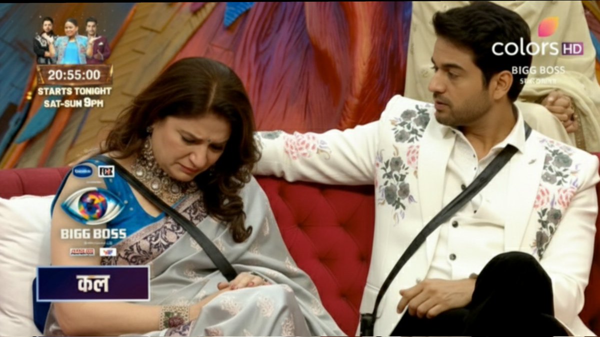akhbarbani's tweet photo. Kunika ke jaate hi ghar ka mahaul emotional ho gaya.
Gaurav aur Farhana bhi ro padhe—
ghar mein unhe Maa ka darja mila hua tha. https://t.co/9py0hbz5iu