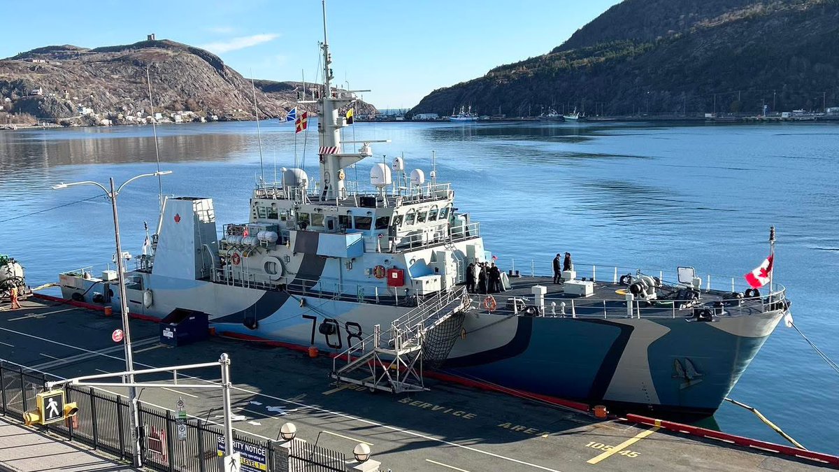HMCS Moncton (MM 708) Kingston-class coastal defence vessel in St. John's, Newfoundland - November 21, 2025     SRC: FB- Ships in Passing