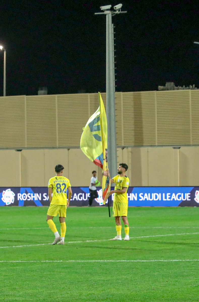 الأرض طول عمرهآ أرضي والزمان زماني😉💛

الررررس صفراء✅💛

#دوري_روشن_السعودي
#الخلود_الحزم