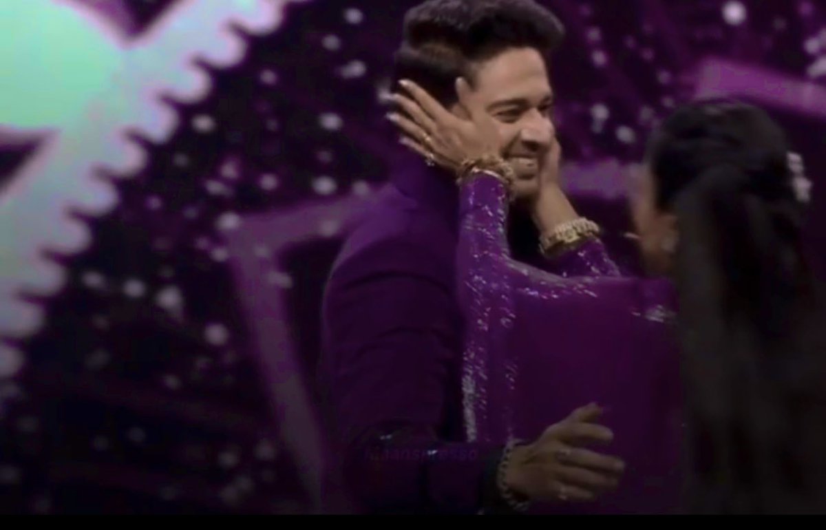 otherworld567's tweet photo. Chemistry? offscreen???what is that?? 🌶️❤️❤️🩹🔥🔥🔥🔥🔥🎀🎀Gk’s forever #Ladyluck #RupaliGanguly #GauravKhanna #CoupleGoals #Starplusshow
#ITV #trendingonxnow #GauRup #GauravKhanna @TheRupali @iamgauravkhanna https://t.co/w03D7dKrCC