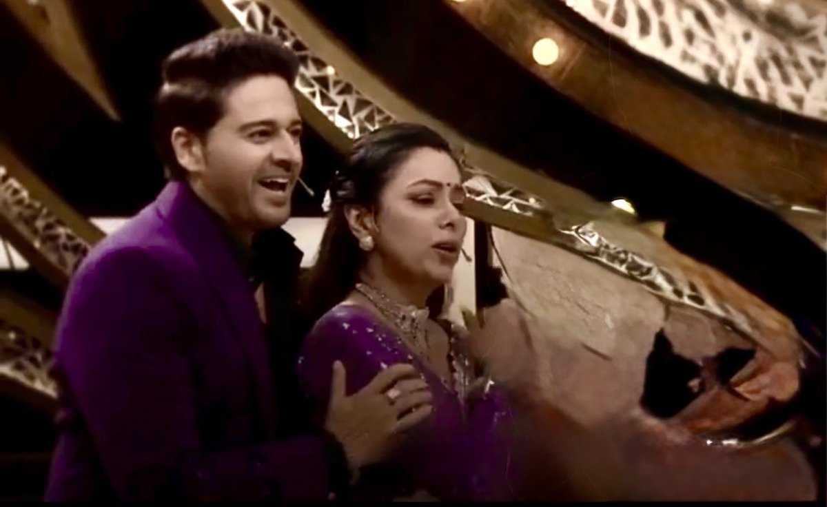 otherworld567's tweet photo. Chemistry? offscreen???what is that?? 🌶️❤️❤️🩹🔥🔥🔥🔥🔥🎀🎀Gk’s forever #Ladyluck #RupaliGanguly #GauravKhanna #CoupleGoals #Starplusshow
#ITV #trendingonxnow #GauRup #GauravKhanna @TheRupali @iamgauravkhanna https://t.co/w03D7dKrCC