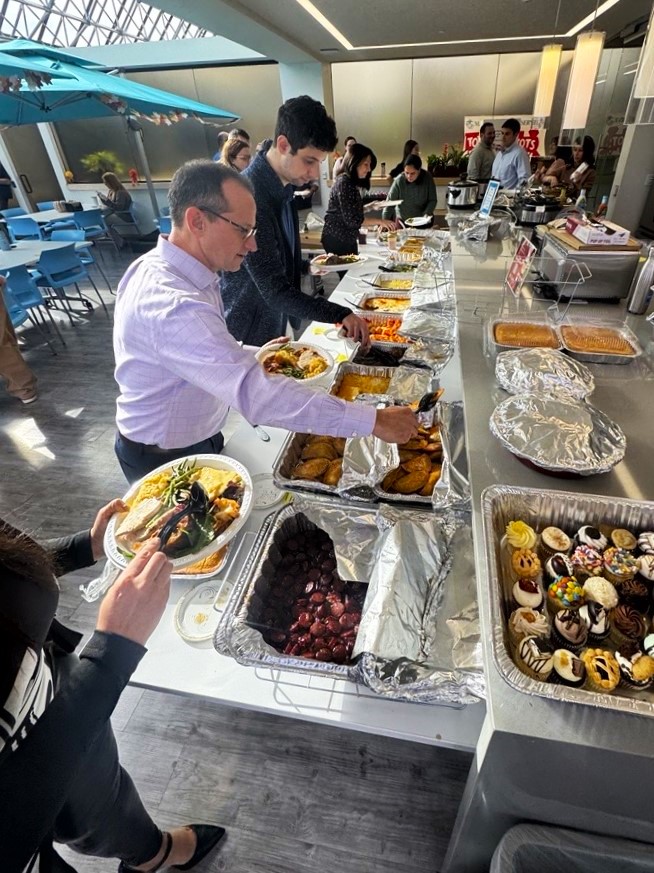 SiemensInfraUSA's tweet photo. Happy Thanksgiving from everyone at Siemens Smart Infrastructure. As we gather ‘round the table this year, we’ll be giving thanks for our passionate, driven colleagues, partners, and customers. And pie. Who doesn’t love pie? Enjoy the holiday! 🥧#HappyThanksgiving #Gratitude https://t.co/K8qk9NfnKi