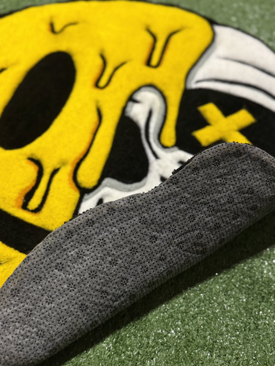 acartnz7's tweet photo. Smiley Skull Rug 🙂💀

#art #tufting #handmadeArt #customrugs #rugs #tuft https://t.co/JKj5zwn6in