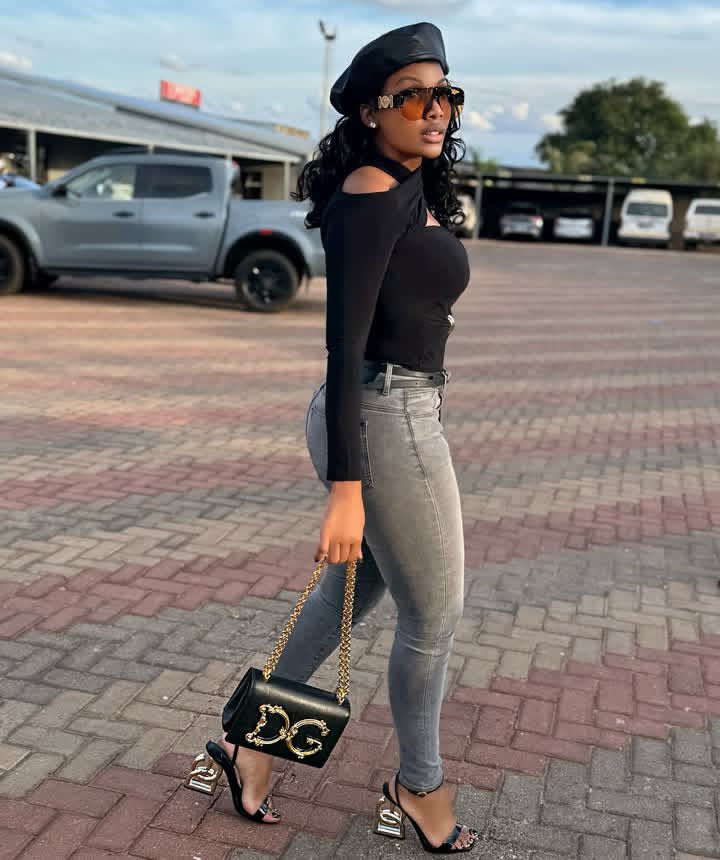NathabiM's tweet image. Joy comes not through possessions or ownership but through a wise and loving heart ❤️ #positivitywins