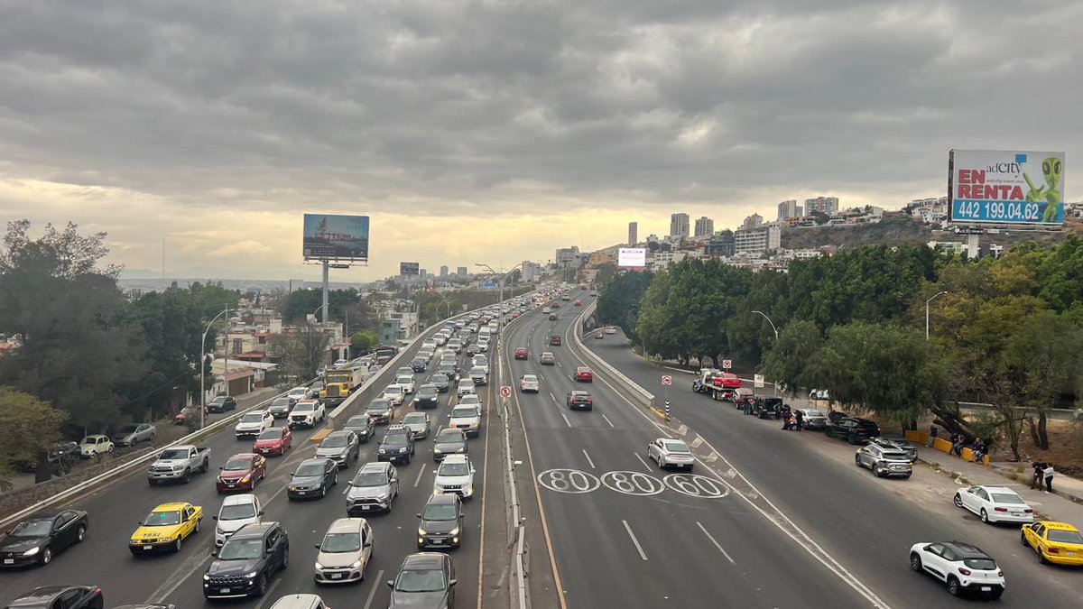 AlertaQro's tweet image. ‼️👉Conoce cuáles acciones al volante pueden ser motivo de #multa en #Querétaro 🚘

↩️Las vueltas continuas a la derecha y a la izquierda están prohibidas en el municipio de Querétaro, pero no es la única regla que muchos automovilistas pasan por alto. Aquí te contamos cuáles…