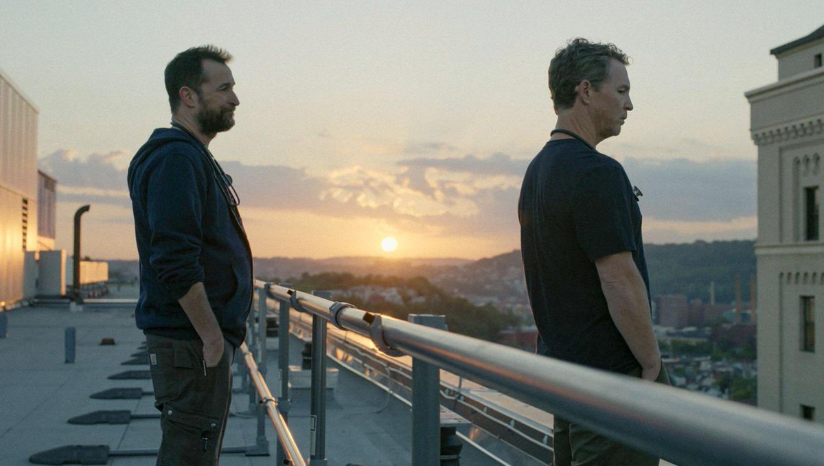 mohabboting's tweet image. one thing that really stood out to me about the rooftop scenes is robby hanging his stethoscope on the rail. even jack didn&apos;t do that. that feels like the equivalent of writing a note