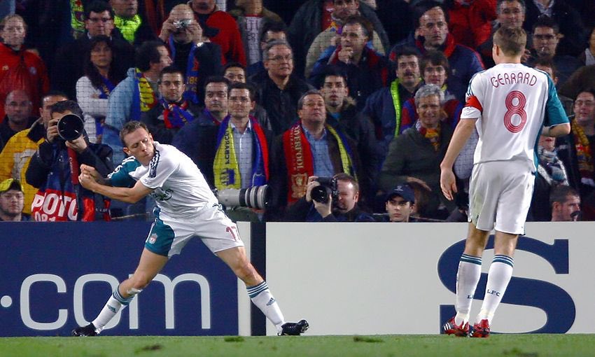 xaxx_5's tweet image. والله يا أندية إنجلترا كلهم رخوم، ما فيه نادي يجملهم ويرفع اسم دوريهم خارجيًا إلا ليفربول.

والله وصار البرشلوني المهان من ليفربول يهايط ويقلل من البريميرليغ

 آخر زمن والله