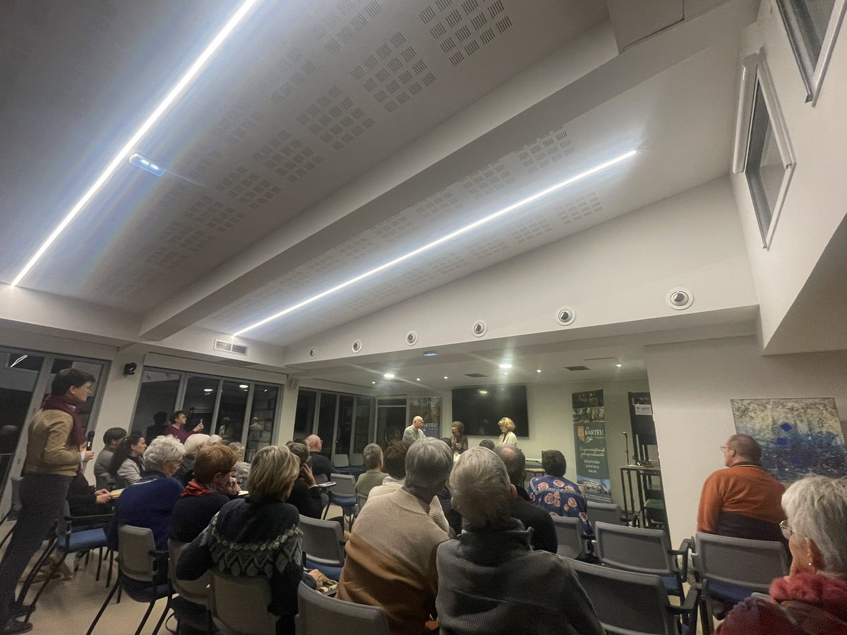 EGobilliard's tweet image. Excellente soirée de débats autour des questions de fin de vie : merci aux participants, aux intervenants : Marie Françoise Hartog présidente de ASP04, @PatriciaGranet médecin et maire de Digne les bains et le Père Christophe Disdier-Chave