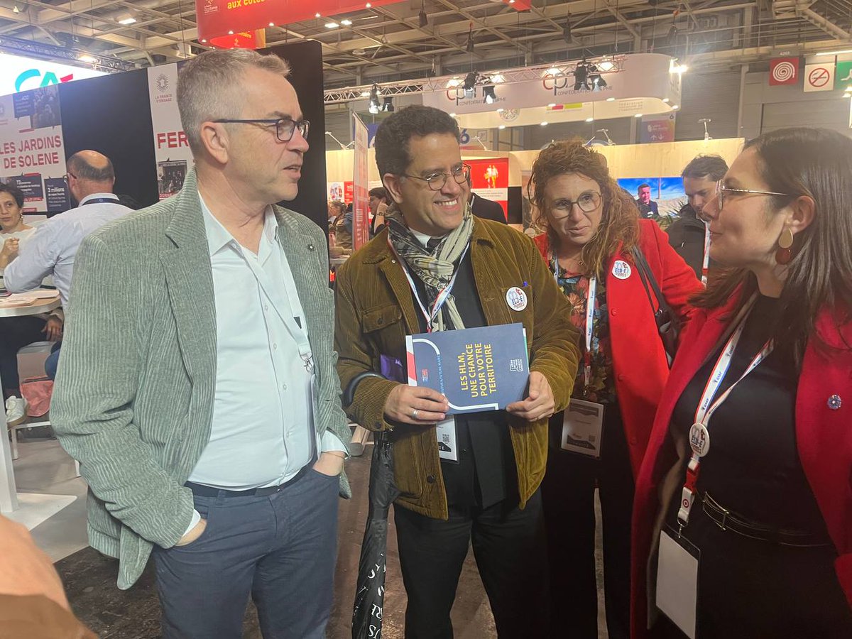 NadiaBelaouni's tweet image. Au Congrès des Maires avec @MathildePanot et les élu·es #LFI.

📉 Les communes s’asphyxient
📈 Les besoins explosent
❌ Mais l’État coupe encore : -7,6Mds (#Lecornu2)

Les territoires en ont ras-le-bol :
🎤 Flattés au micro
💸 Frappés au budget

On veut des moyens pour :
🏫…