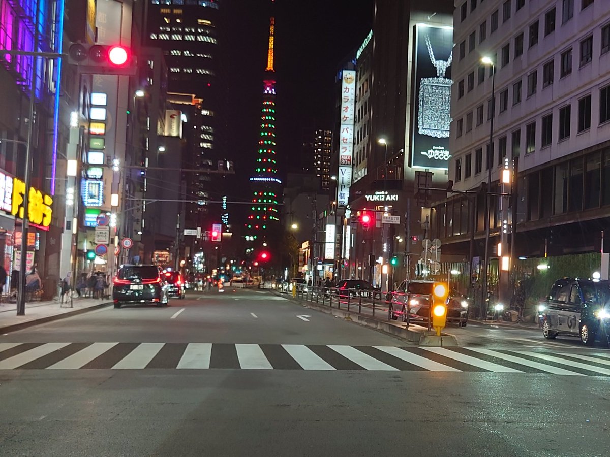 ask19700123's tweet photo. １１月１７日の六本木。
東京タワーのイルミ。 https://t.co/SFJ7i2DiBY