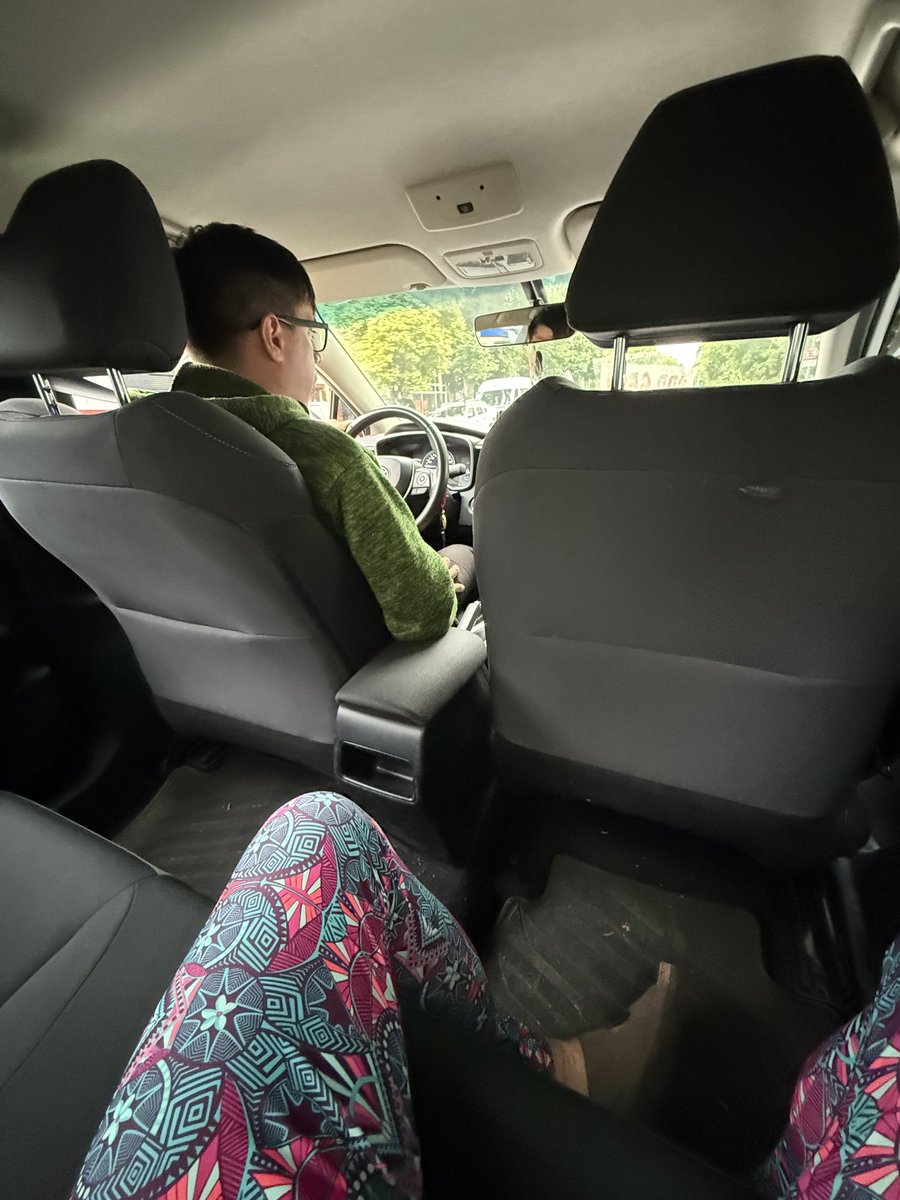 Toyota Camry upgrade with Uber Black here in Buenos Aires… 🫠 

Ready to save my money and my time and just order the fastest car at this point lol