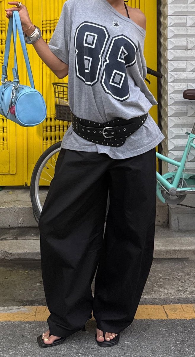 paupauzeye's tweet image. How does pin see you ꕤ

⋆˚࿔ bedroom
⋆˚࿔ city 
⋆˚࿔ outfit 
⋆˚࿔ quote