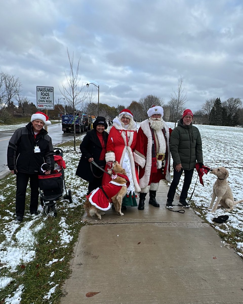 EAST GWILLIMBURY 2025 🎅 Santa Claus Parade on SUN., NOV.16, our St. John Ambulance <a href="/SJA_York/">SJA York Region</a> Simcoe Muskoka Region 🚑 Medical First Responders Unit D910, Therapy Dog Programs &amp; Newmarket Youth Cadets Unit 910Y participated in the <a href="/townofeg/">East Gwillimbury</a> parade.

<a href="/SJAOntario/">St.John Ambulance ON</a>