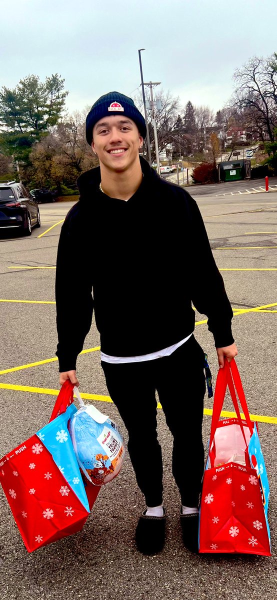 halajcio's tweet photo. Using my blessings to bless others 🦃🏈
#thankful #AthletesGiveBack #OnAndOffTheField https://t.co/eUEbGoeJqk
