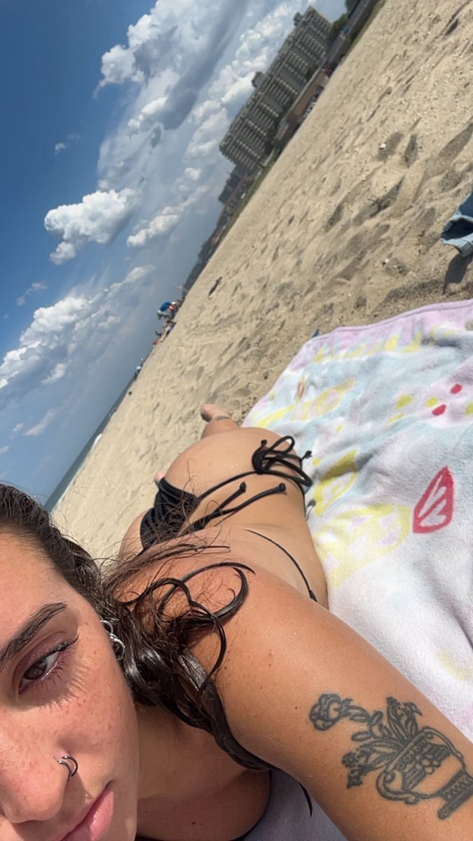 m3n4cing's tweet image. I need the beach right now.