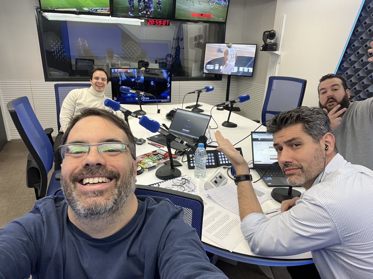 Ya en <a href="/tjcope/">Tiempo de Juego</a> para comentar el derbi valenciano de este viernes! 

Valencia-Levante, desde Mestalla, por salir de la zona de abajo de la clasificación! 

Con <a href="/herifrade/">Heriberto Frade</a>, <a href="/rafavillarejo/">Rafa Villarejo</a>, <a href="/HugoBallester/">Hugo Ballester</a>, Pedro Zamora, Tino Costa, <a href="/L_A_Duque/">Luis Angel Duque</a>, <a href="/rubenparratdj/">Rubén Parra</a>, <a href="/Brucasar/">Bruno Casar</a>, <a href="/catasound/">Víctor Catalina</a>…