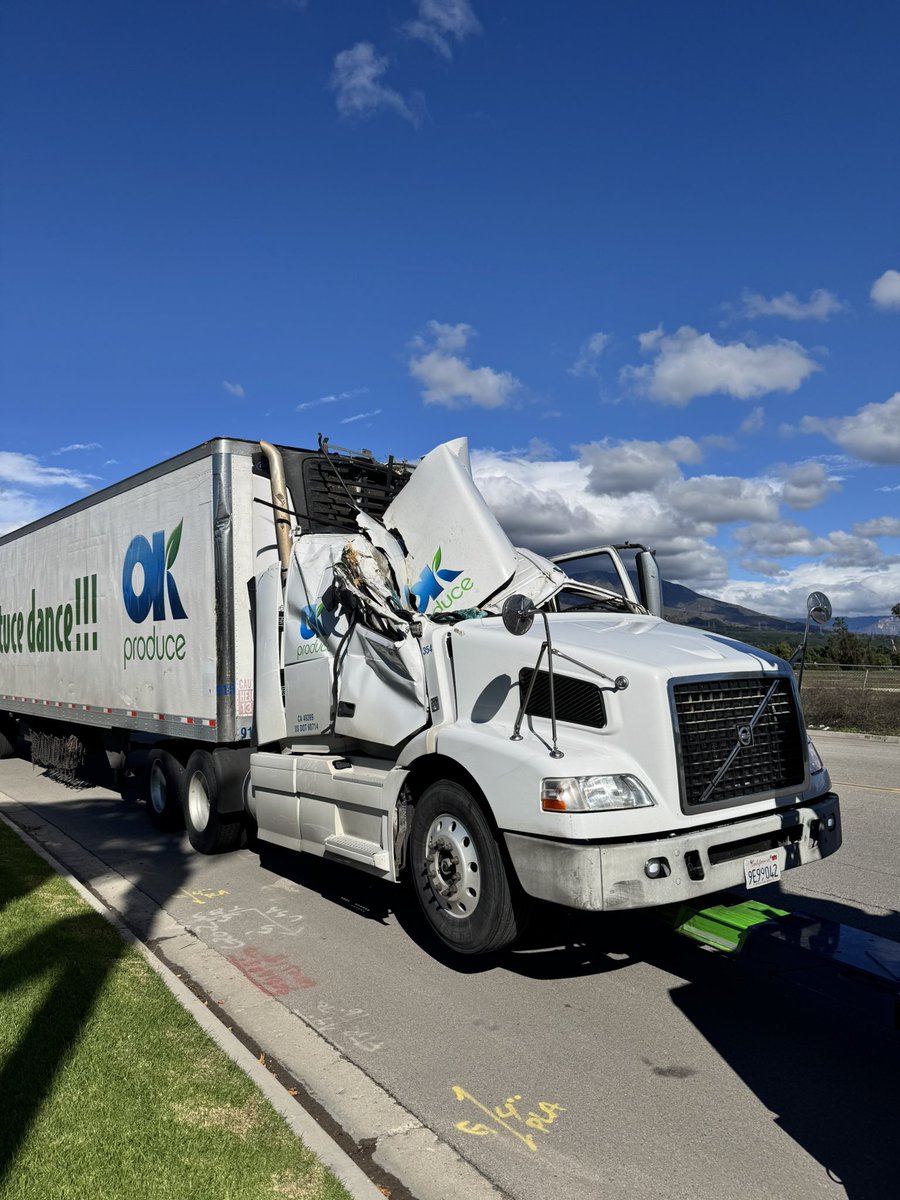 Freeway closure ⚠️ SR – 126 eastbound is closed at 10th St. A tree has fallen onto a big rig.