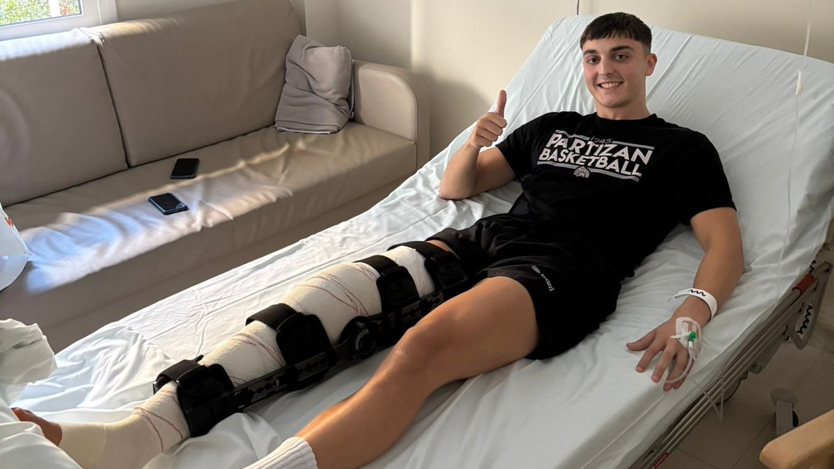 CompeticionFEB's tweet image. 🚑 Enfermería #SegundaFEB: El @CBPHuesca actualiza el parte médico de Álex Rubín de Celis

🩺 Rotura del ligamento cruzado anterior de la rodilla derecha

▶ Intervenido quirúrgicamente con éxito

📝 Más información ⬇
feb.es/2025/11/21/bal…