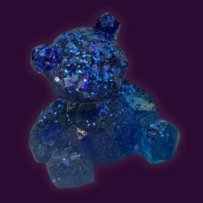 Poxy_Roses's tweet image. A mood: glossy blue resin, iridescent glitter, and a tiny bear silhouette.
poxyrose.com/blue-resin-bea…

#aestheticdecor #BlueResinBear #poxyrosedispatch