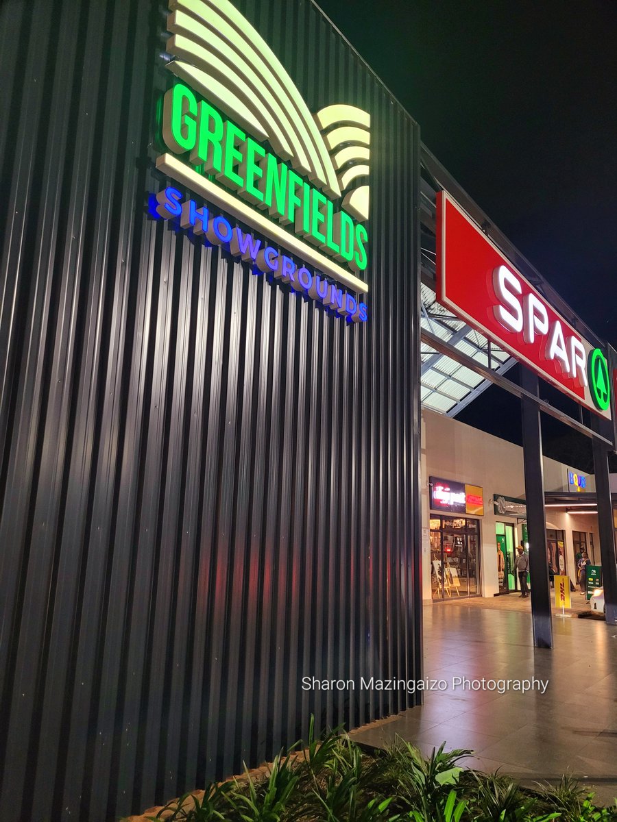 sharonmufaro's tweet image. My first time at Greenfields Retail Centre. The mall was packed, and couldn’t find any parking. The entire retail centre had a festive atmosphere — just happy people and shoppers everywhere.

I was excited to try Smokehouse at Greenfields, but couldn’t find a table. Smokehouse…