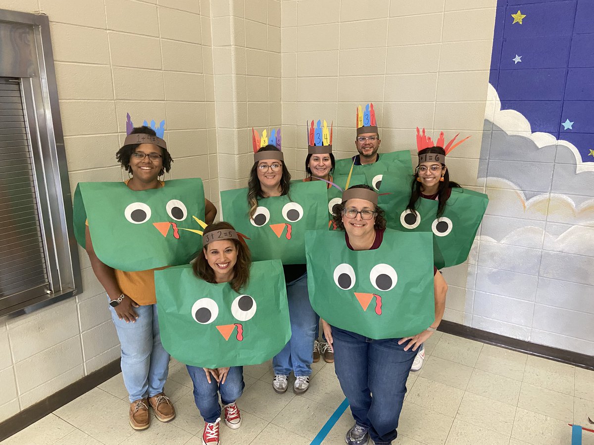 Rebecca79191919's tweet image. This time we celebrated P3 day school-wide! Even our turkeys participated. @PISDESMath #Pisdmathchat @MoralesElem @Brenda_I_28