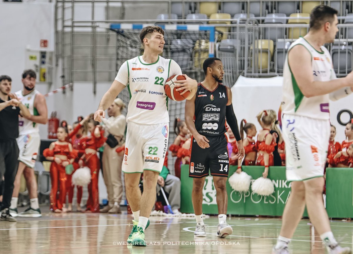 Definicja koszykarskiego #glueguy? Łukasz Kłaczek!

WIN &amp; 7 zbiórek, 4 asysty, 6 punktów (3/5 z gry), 2 bloki i 2 przechwyty, PIR 19! Po raz kolejny był dziś wszędzie! 🤌  #msports

Opole 94-81 Poznań #1LKosz