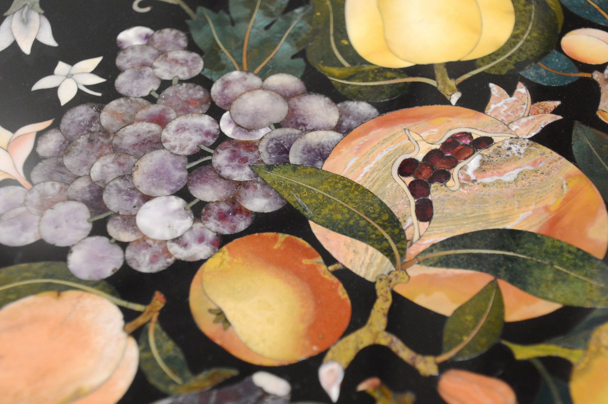 terrestrialjrnl's tweet image. This isn&apos;t a painting - this picture is assembled from highly polished hard stones, crafted on a black marble base. This form of decorative art is called Pietra dura. The stones are so precisely cut and so tightly fitted together, most people wouldn&apos;t even realize what this is.