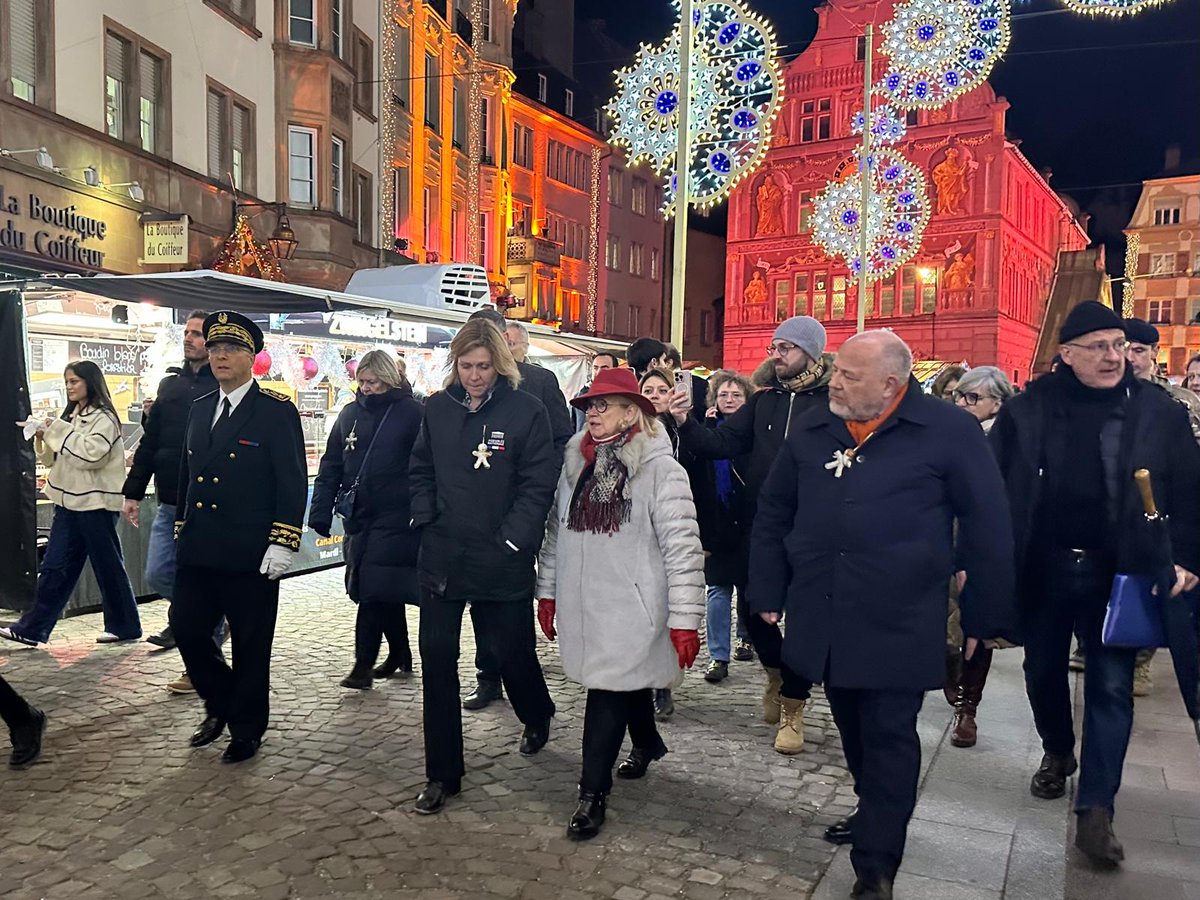 Prefet68's tweet image. Invitée d’Honneur de la @mulhouse, @YaelBRAUNPIVET, Présidente de l’Assemblée nationale, a officiellement inauguré ce soir le #MarchéDeNoël  de #Mulhouse.   #Traditions #Artisanat #EspritDeNoël