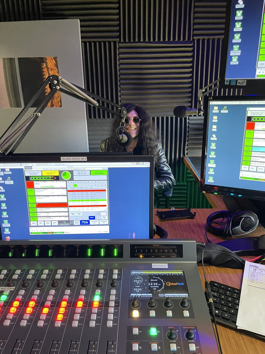 MikeCampese's tweet image. Live interview on #Kauai radio today!

Kauai’s rock station The X 107.9 FM

Airs today (Friday, Nov 21) at 4 PM HST / 9 PM EST.

Stream from anywhere:
shorturl.at/GKm1Z
Broadcasting across 5 stations.

 #RadioInterview#LiveRadio #MikeCampese #HawaiiMedia #1079TheX #Hawaii
