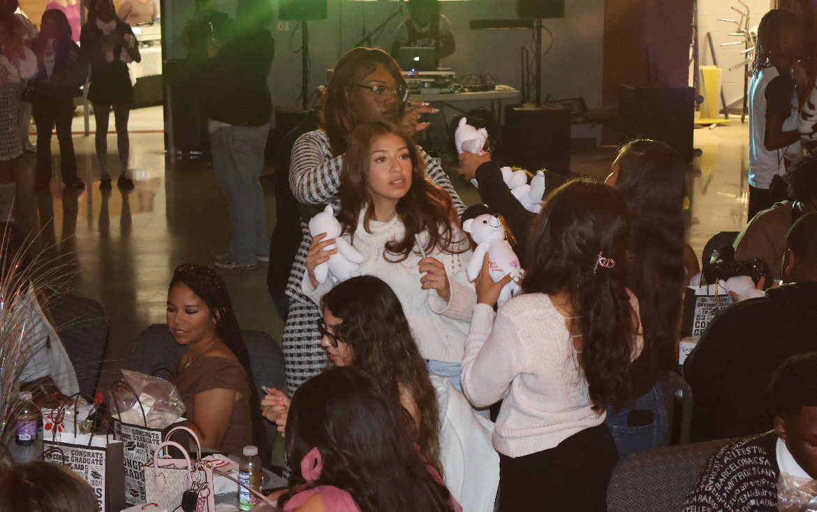 EaglesHLHS's tweet image. Senior breakfast was a big success this morning! #famiHLy 🦅 #TeamDCS