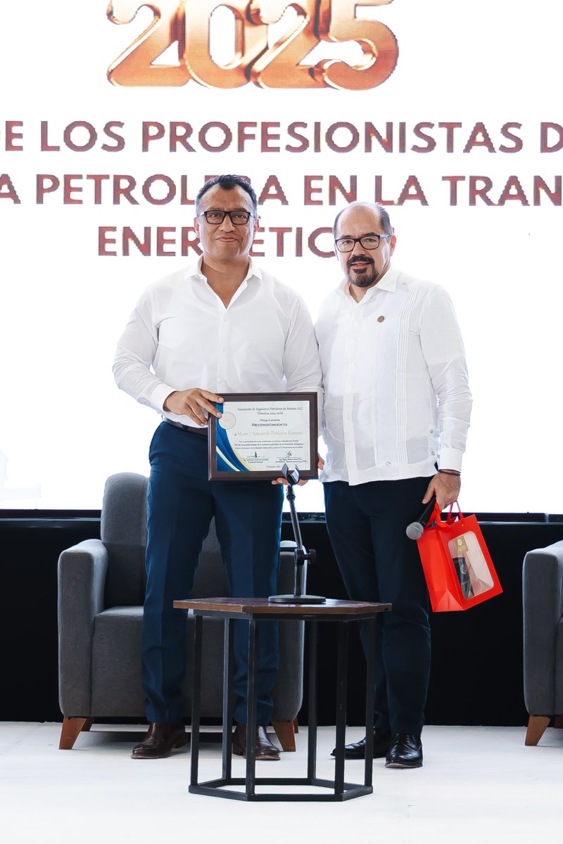🔵 Mesa Redonda – Reunión Anual 2025
 
“Rol de los profesionistas de la industria petrolera en la transición energética”

#TransiciónEnergética
#IndustriaPetrolera
#ReuniónAnual2025
#MesaRedonda