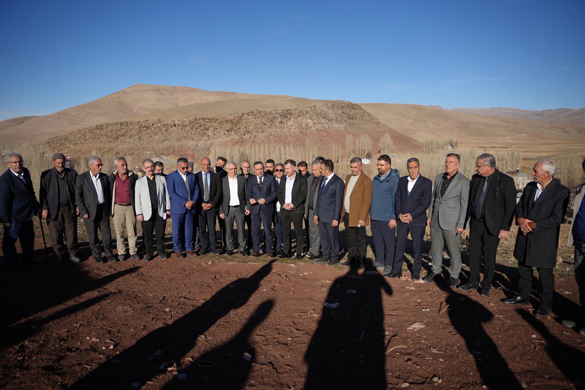 AK_PartiVan's tweet photo. 📍 Çaldıran Çubuklu Barajı
📍 Jeotermal Sera Açılışı
📍 Vatandaşlarla Hasbihal

İl Başkanımız Sn. Abdulahat Arvas, Çaldıran İlçe Başkanımız Sn. Ali Çiftçi ve teşkilat üyelerimizle birlikte Çaldıran Çubuklu Barajında DSİ Bölge Müdürü Sn. Cihan Aksoy ile incelemelerde bulundular. Ardından Jeotermal Sera Açılışını İlçe Kaymakamı Sn. Süleyman Bakan’la gerçekleştirdiler. İl başkanımız ve ilçe başkanımız Daha sonra teşkilat buluşması yaparak vatandaşlarla hasbihal ettiler.
@akparti
@abuyukgumus 
@MustafaAlkayis 
@merdogan02