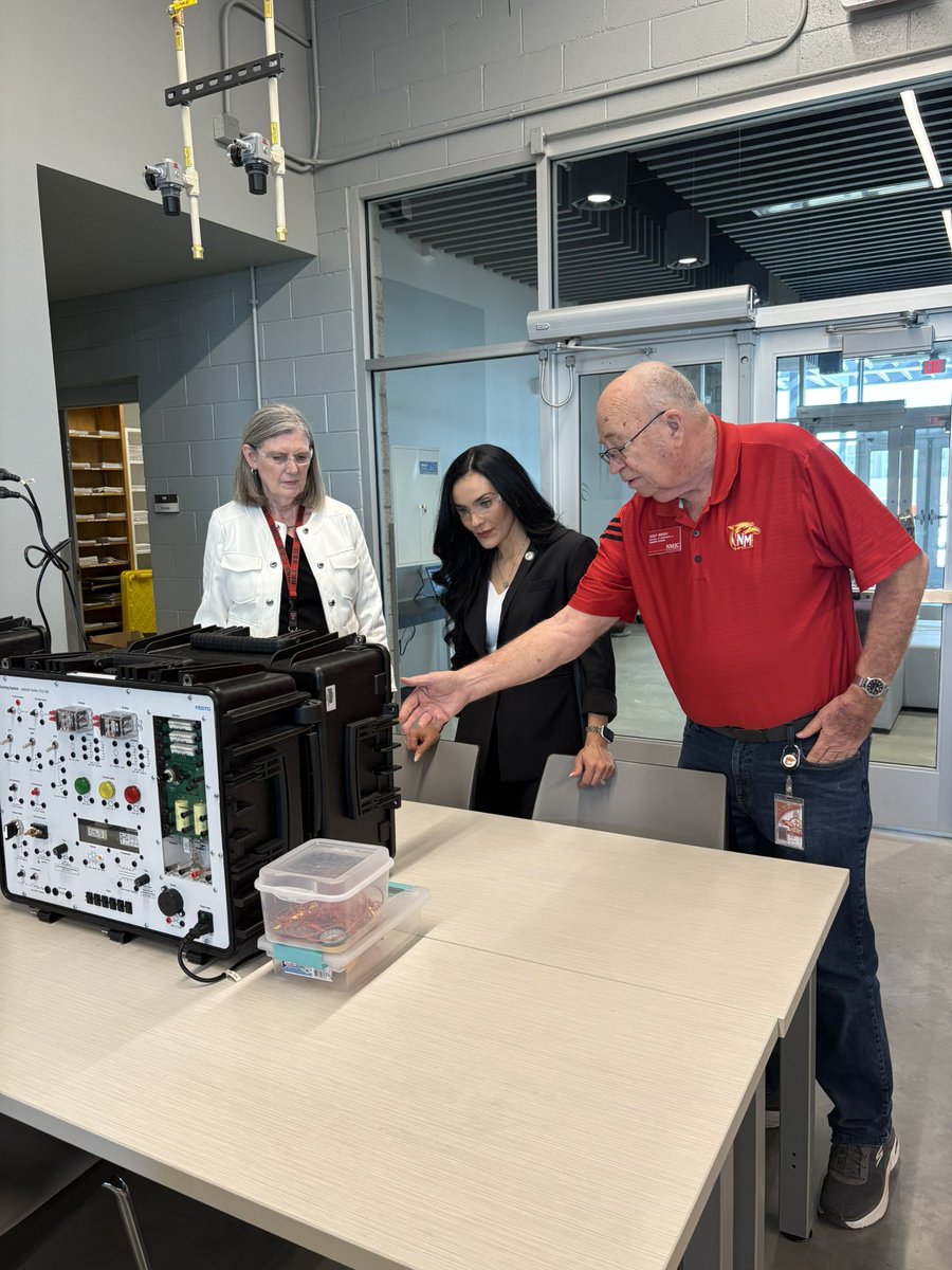 RepSenaCortez's tweet image. What a great time at NMJC with Dr. Mitchell. Special energy on campus! ✨ 

👥 Students Come First
🚀 Innovation &amp;amp; Growth
🏆 Nationally Recognized Excellence

The future is bright! #NMJC #StudentSuccess #Workforce